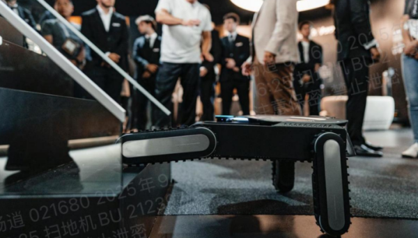 楠希配资 扫地机终于会爬楼了 中国造爬楼扫地机亮相IFA 2025